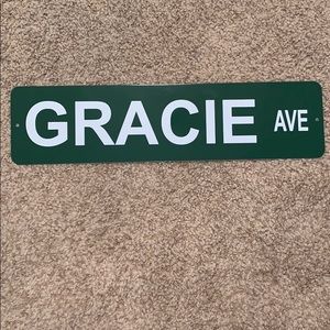 Gracie Ave sign